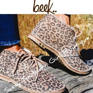 🆕⭐ Women's Beek at Anthropologie suede penguin shearling boots